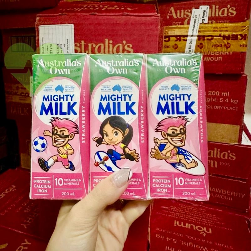 Sữa tươi Own mighty hương dâu hộp 200ml nhập khẩu Úc
